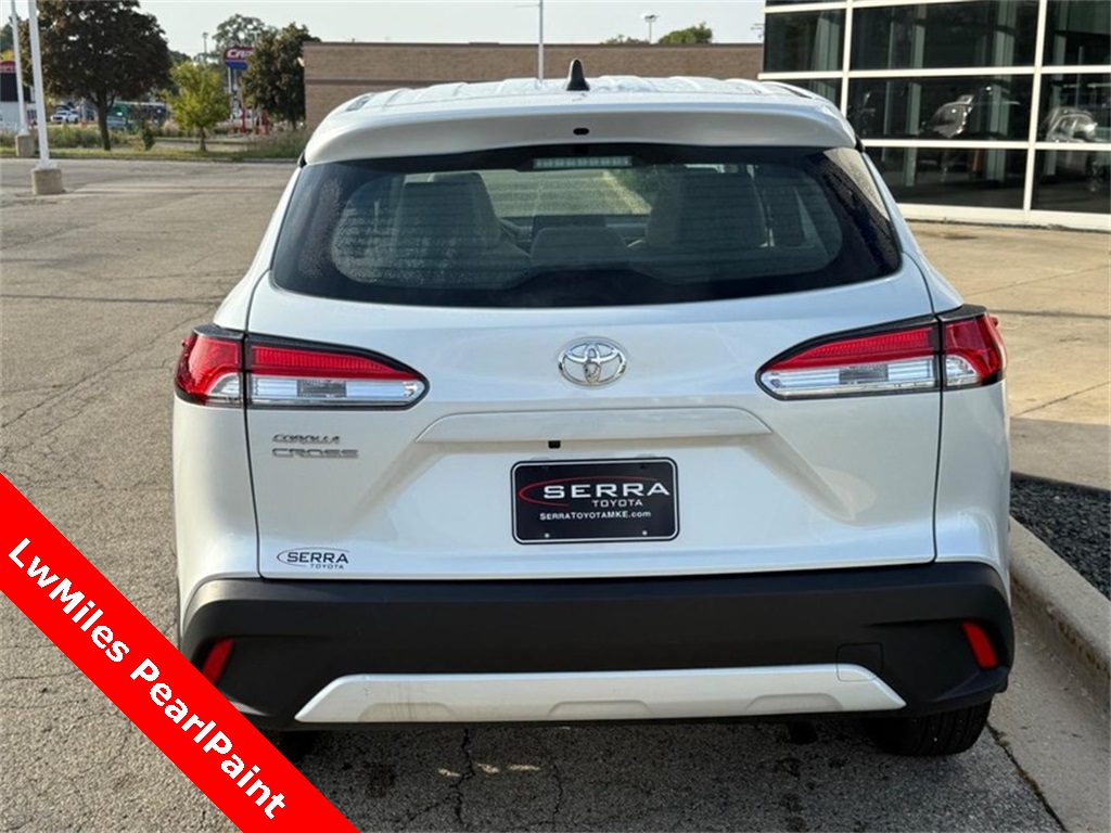 2024 Toyota Corolla Cross L photo 4