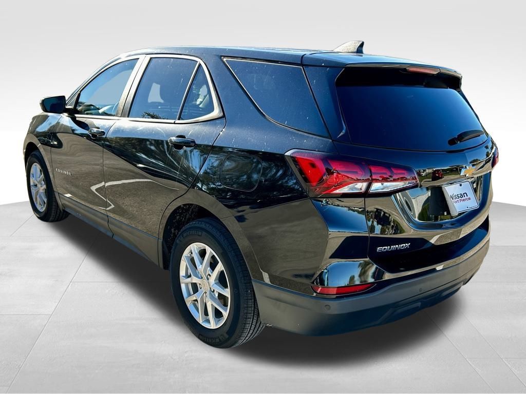 2022 Chevrolet Equinox LS photo 2