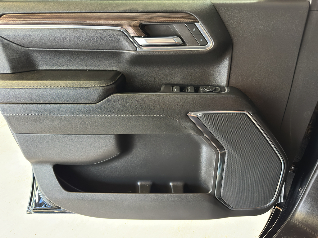 2023 Chevrolet Silverado 1500 RST photo 11