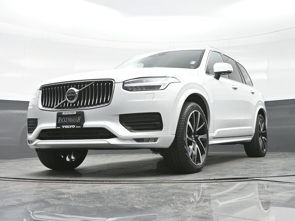 2022 Volvo XC90 T6 Momentum photo 18