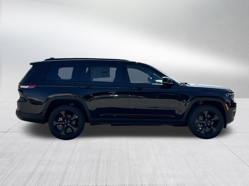 2025 Jeep Grand Cherokee Limited photo 3