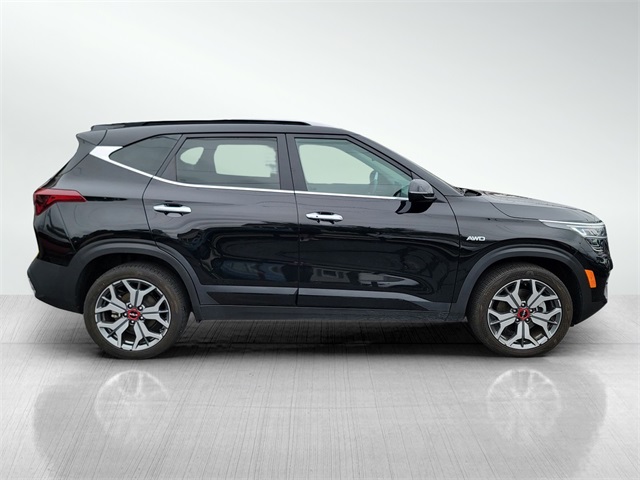 2023 Kia Seltos SX photo 2