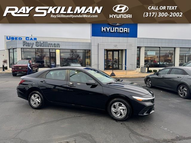 2025 Hyundai Elantra SE's photo