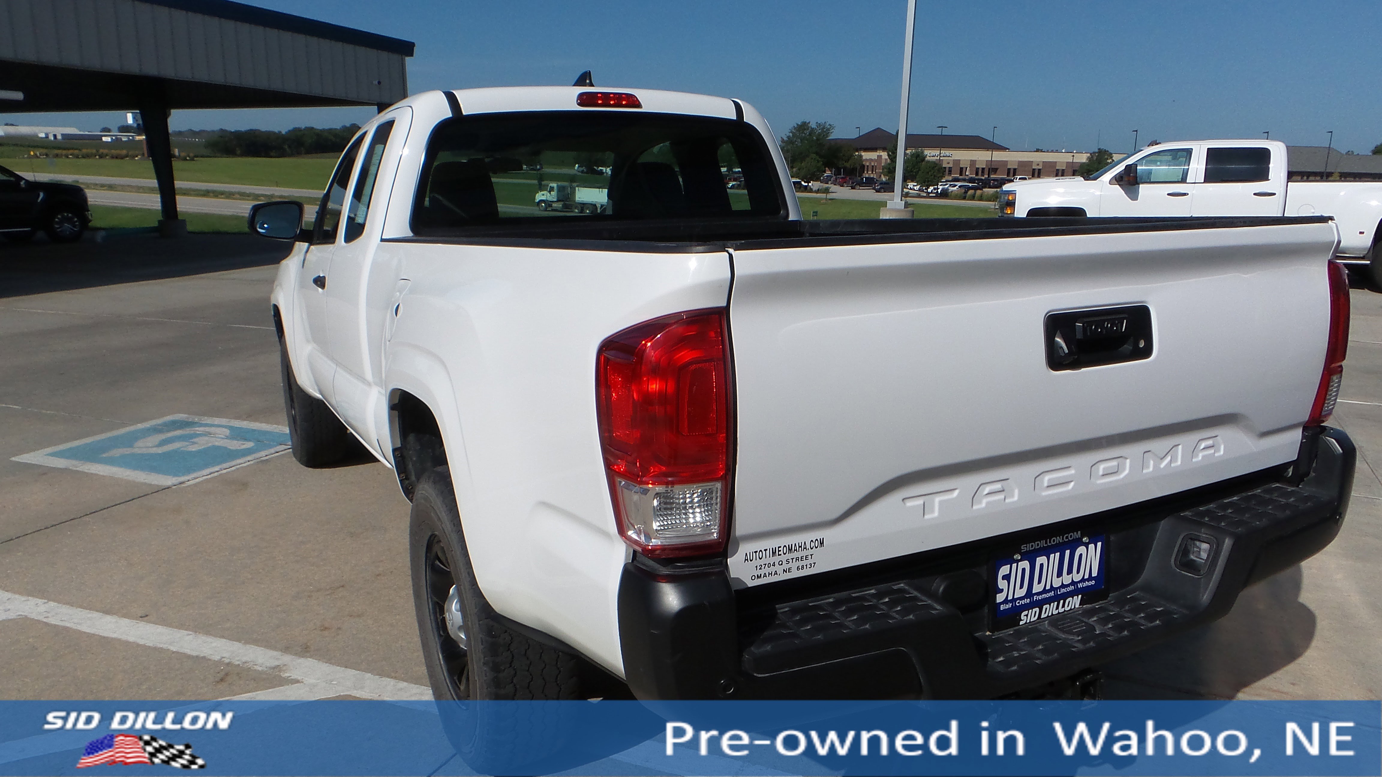 2017 Toyota Tacoma SR photo 3