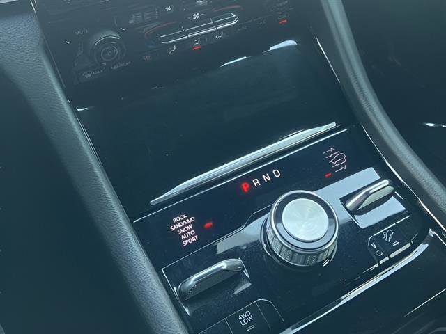 2023 Jeep Grand Cherokee Overland photo 13