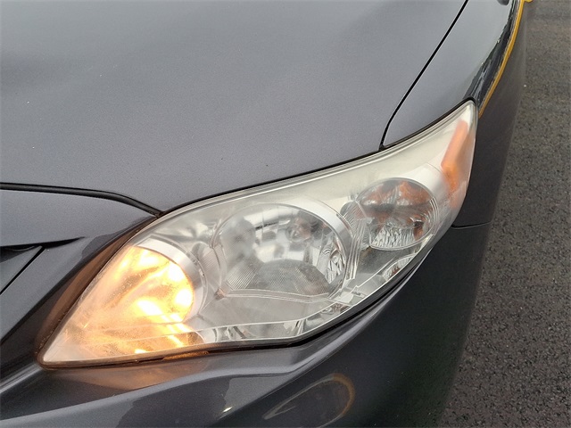 2011 Toyota Corolla LE photo 14