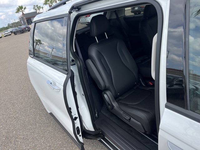 2026 Kia Carnival SX photo 16