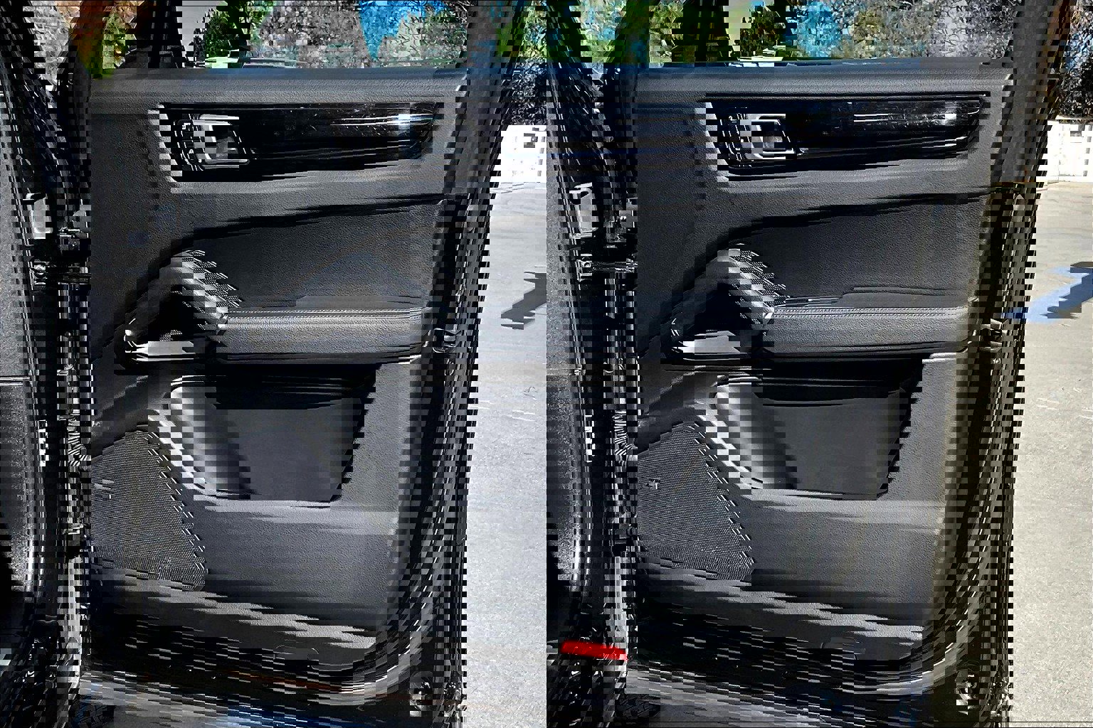 2022 Porsche Cayenne Platinum Edition photo 28