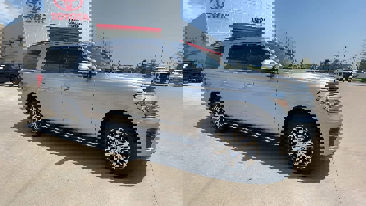 Used 2022 Ford Expedition XLT with VIN 1FMJK1JT7NEA04064 for sale in Kansas City