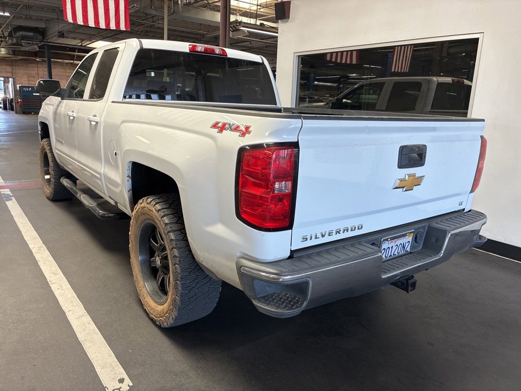 2018 Chevrolet Silverado 1500 LT photo 2