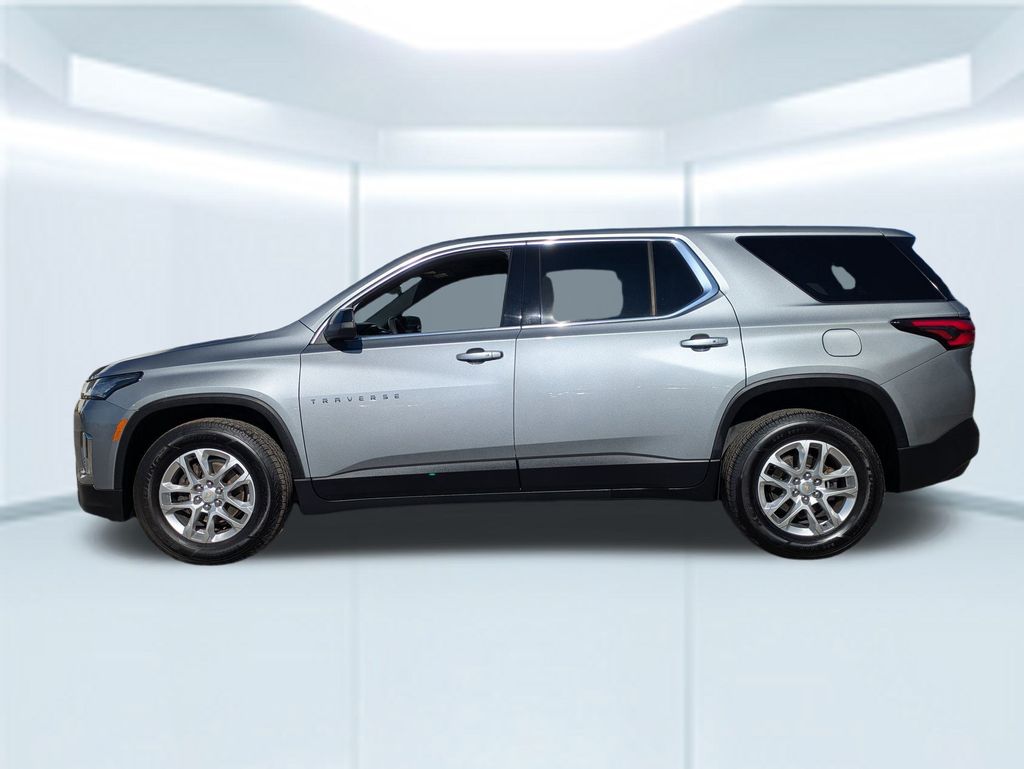 2023 Chevrolet Traverse LS photo 2