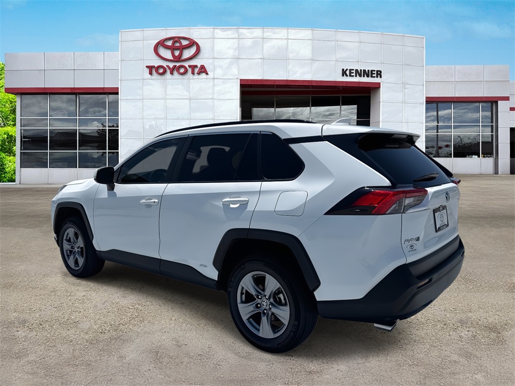 2022 Toyota RAV4 Hybrid XLE photo 4