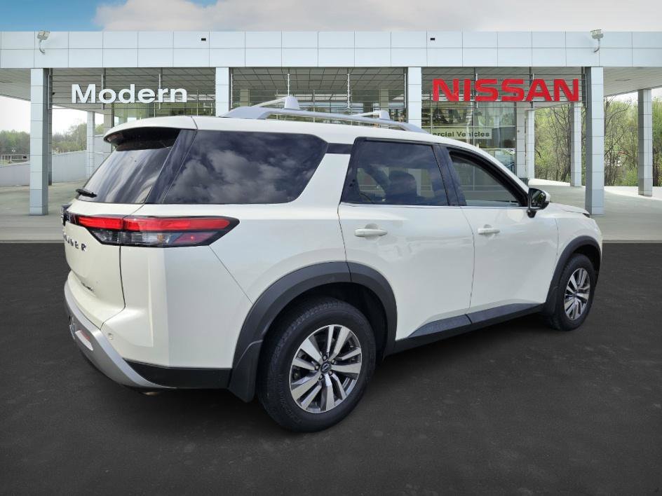 2023 Nissan Pathfinder SL photo 4