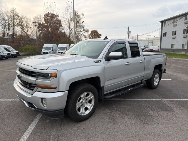 2018 Chevrolet Silverado 1500 LT photo 2