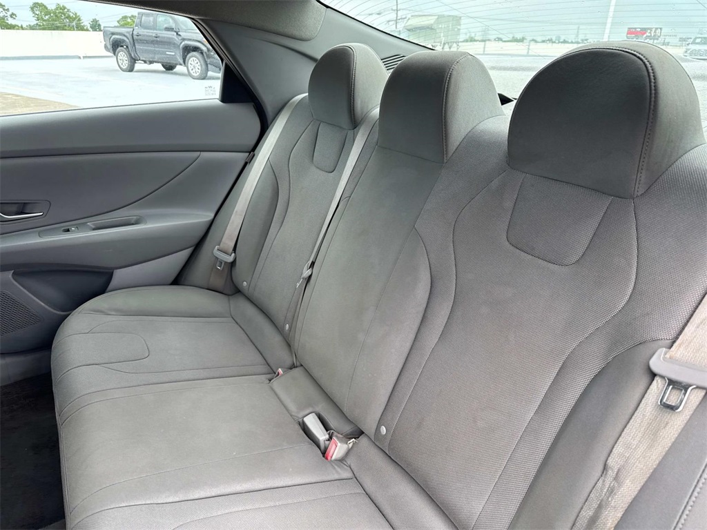 2024 Hyundai Elantra SE photo 12