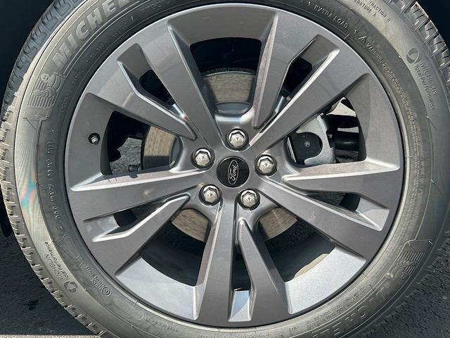 2025 Ford Explorer photo 36