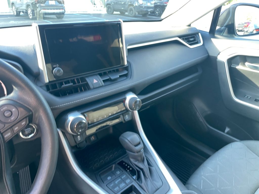 2023 Toyota RAV4 XLE photo 23