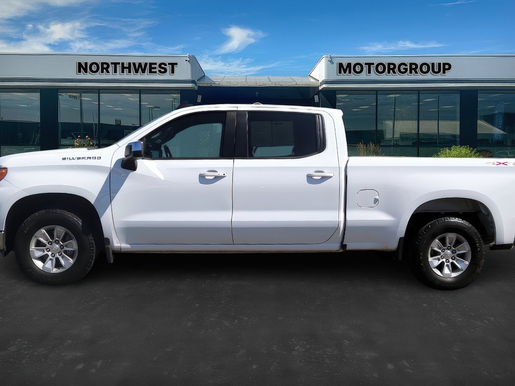2023 Chevrolet Silverado 1500 LT photo 2