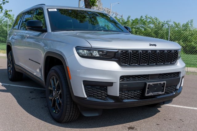 2025 Jeep Grand Cherokee Altitude X photo 3