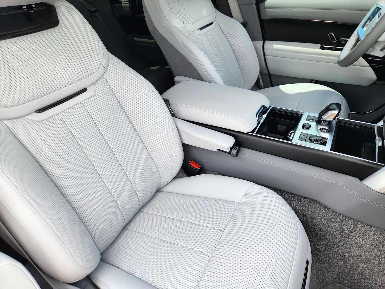 2023 Land Rover Range Rover SV photo 12