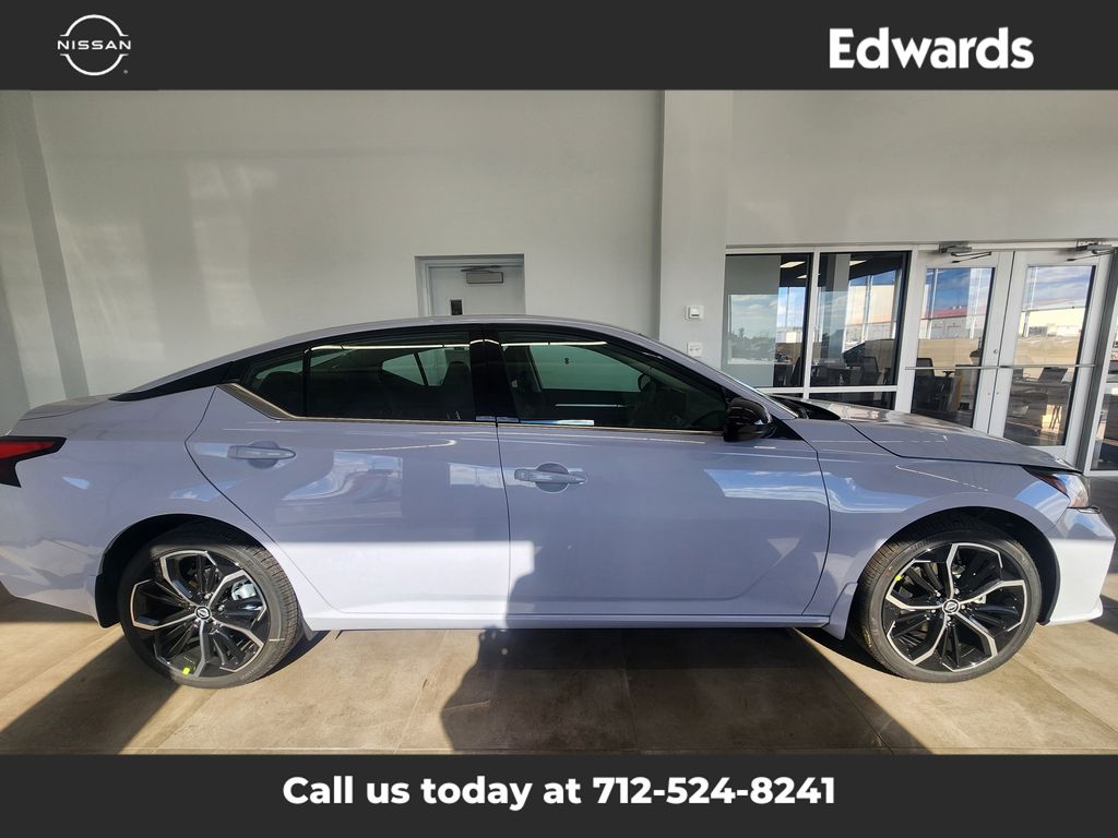 2025 Nissan Altima SR's photo