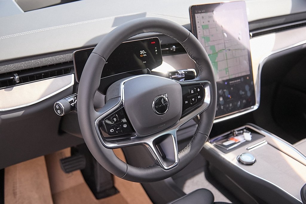 2025 VOLVO EX90 - Image 12