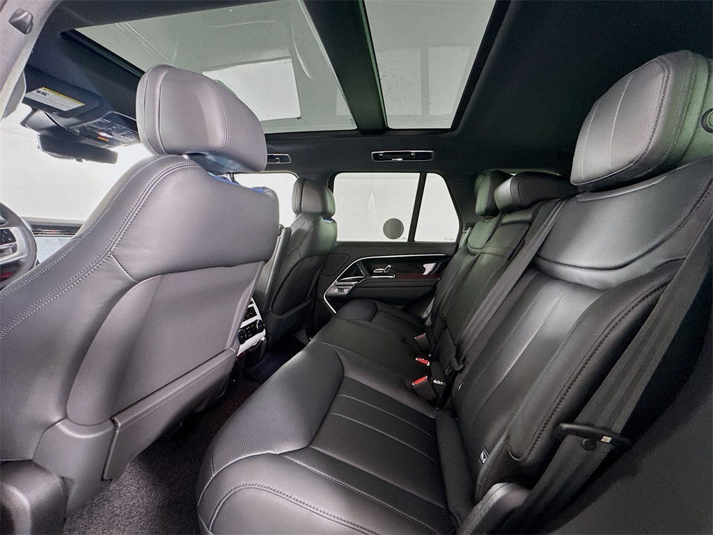 2025 Land Rover Range Rover SE photo 23