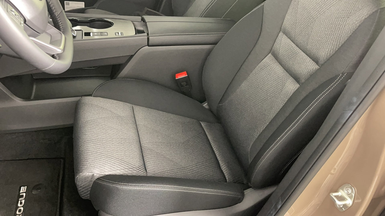 2025 Nissan Rogue SV photo 12