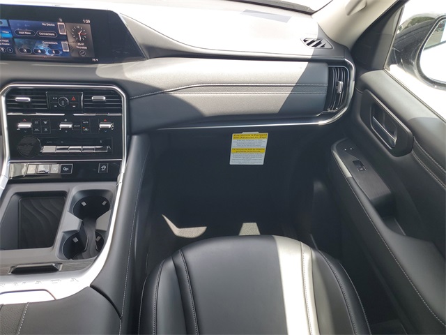 2025 Nissan Armada SV photo 18