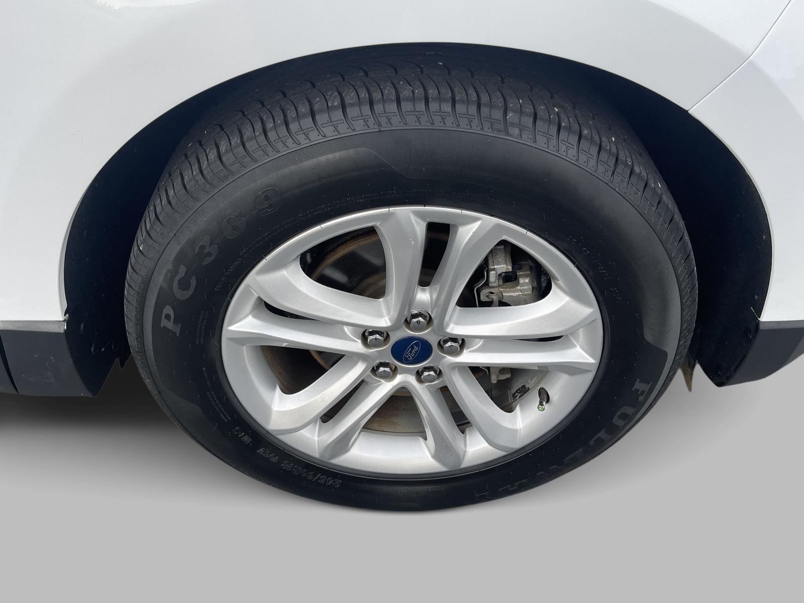 2019 Ford Edge SEL photo 13