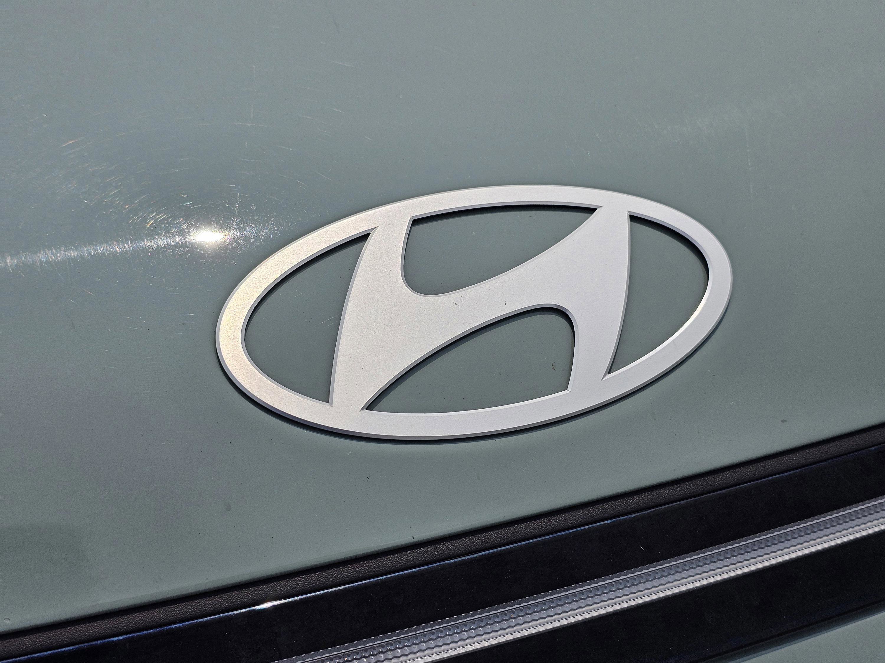 2024 Hyundai Kona Limited photo 3