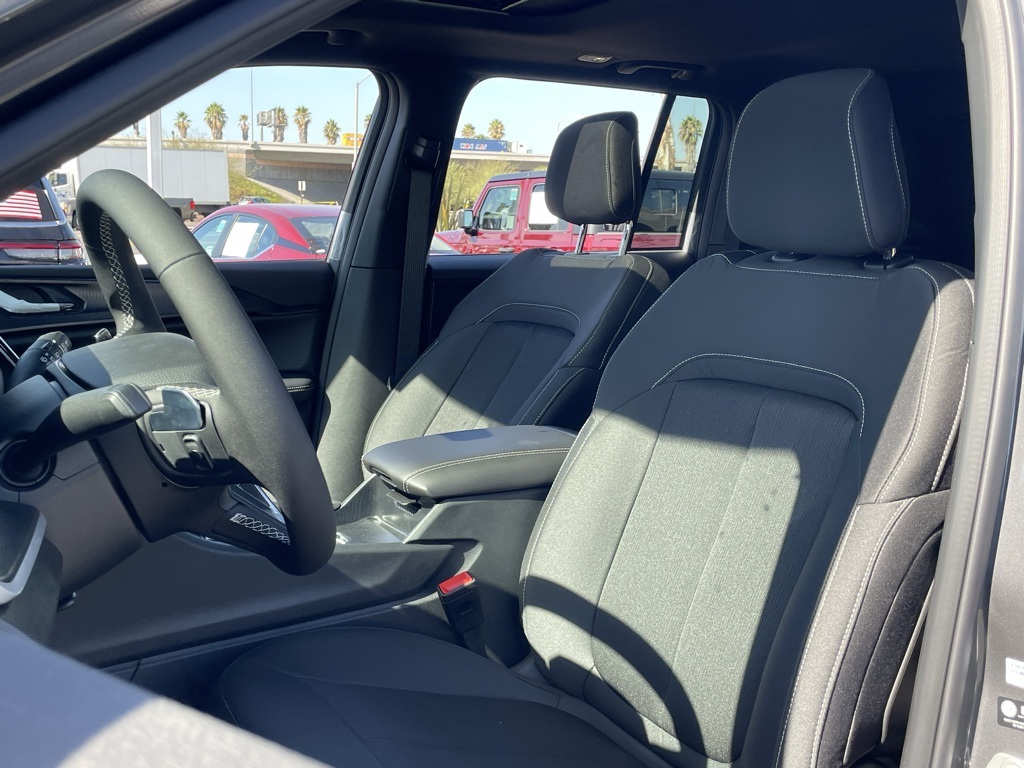 2025 Jeep Grand Cherokee Laredo X photo 16