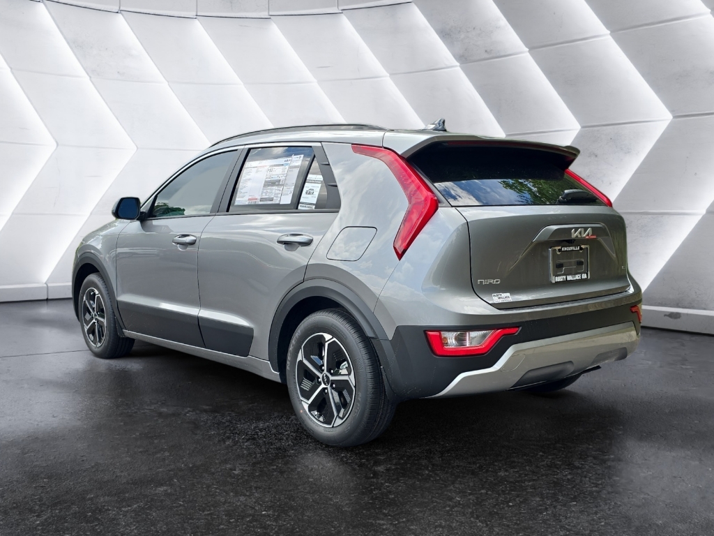 2025 Kia Niro LX photo 3