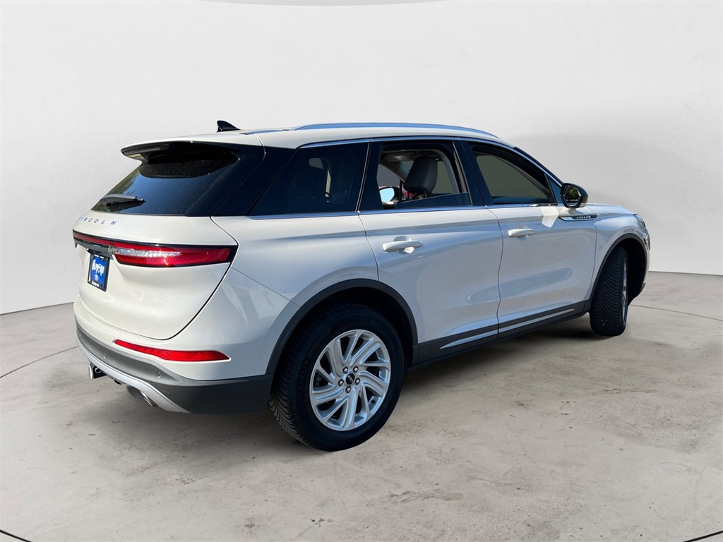 2021 Lincoln Corsair Standard photo 3