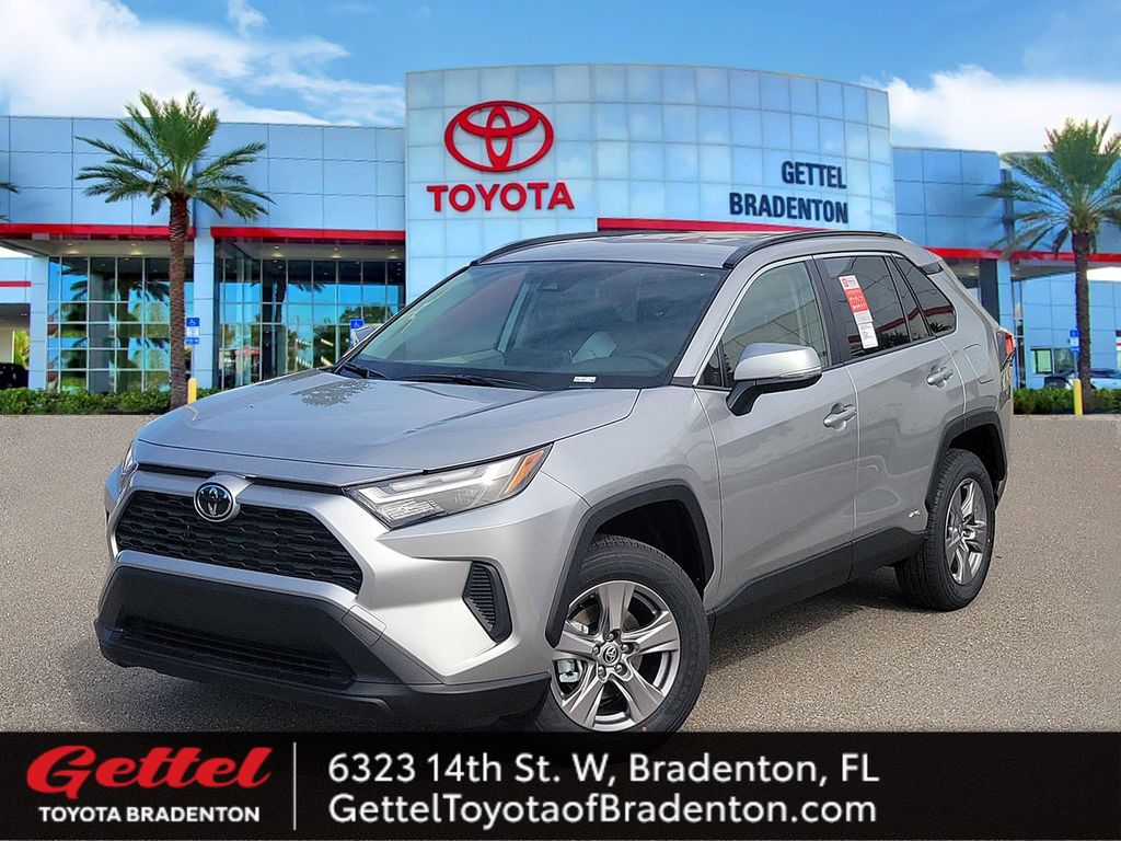 2025 Toyota RAV4 XLE's photo