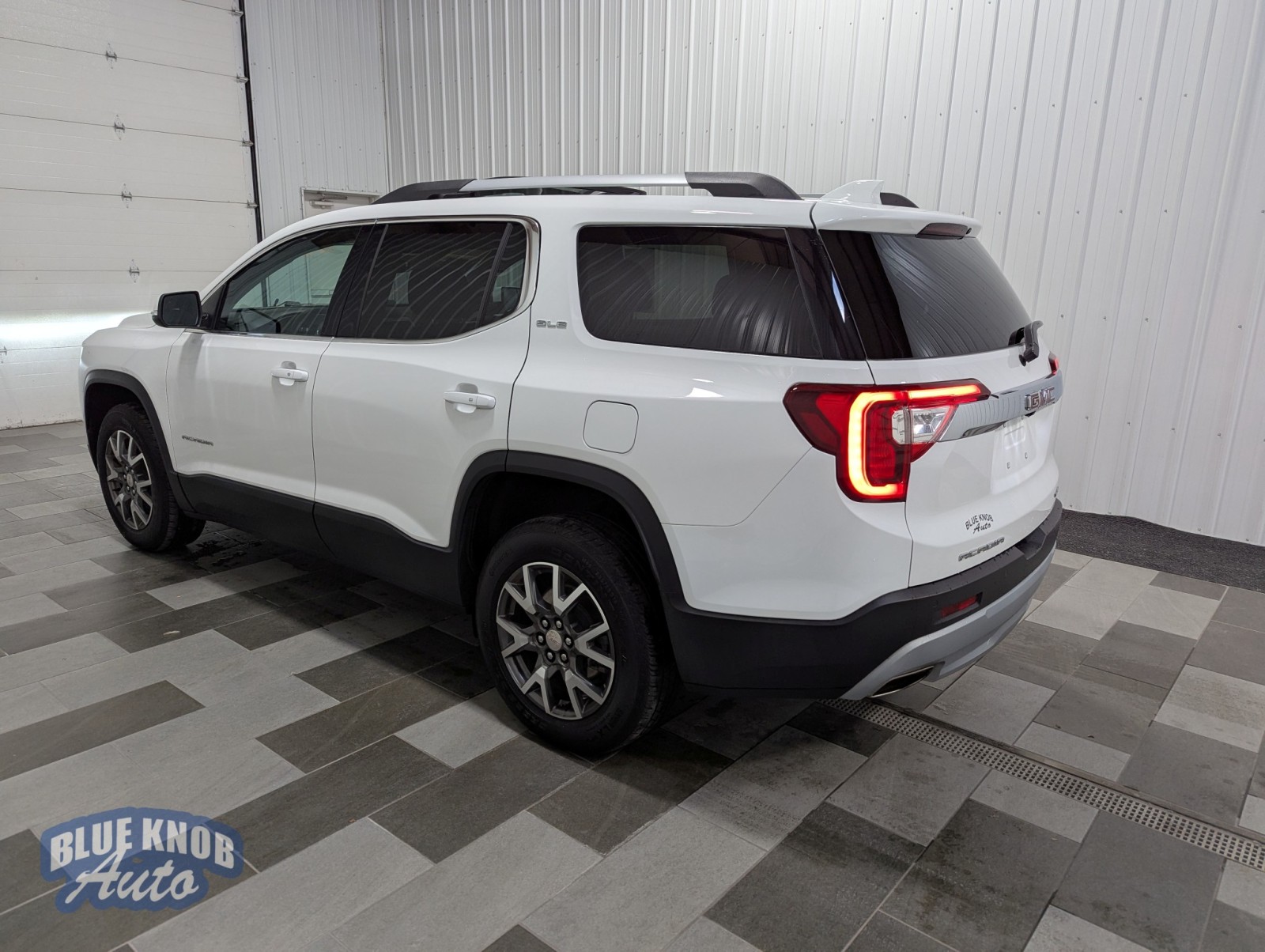 2023 Gmc Acadia SLE photo 2