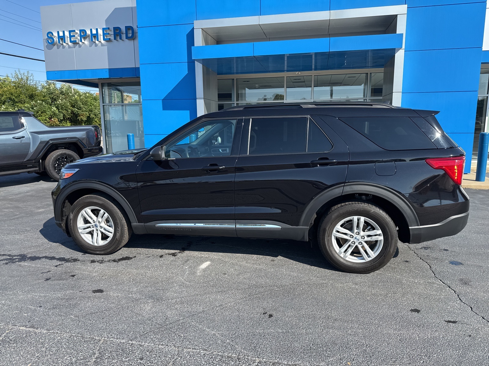 2023 Ford Explorer XLT photo 5