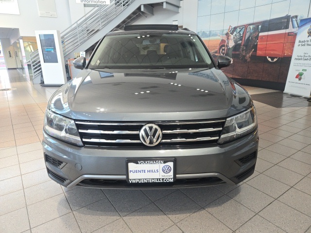2019 Volkswagen Tiguan SEL R-Line photo 2