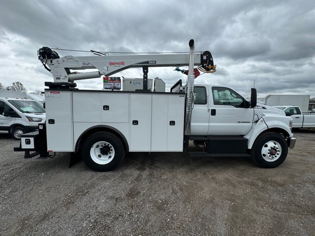 2025 Ford F-750 photo 3