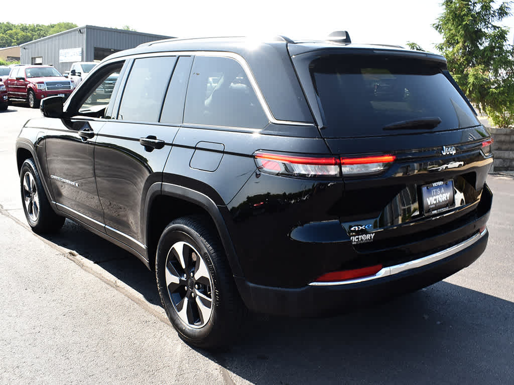 2023 Jeep Cherokee 4xe photo 3