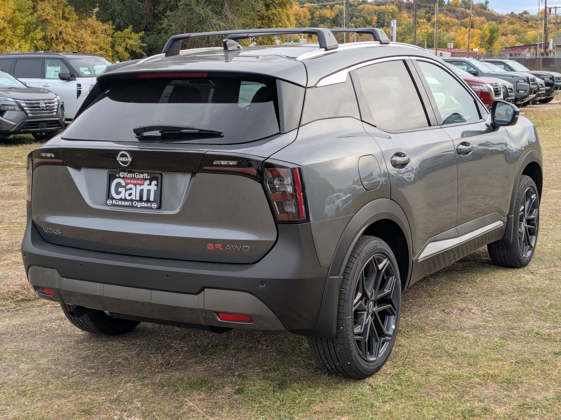 2026 Nissan Kicks SR photo 3