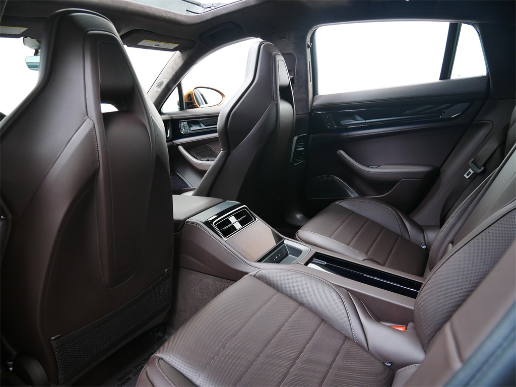 2025 Porsche Panamera GTS photo 14