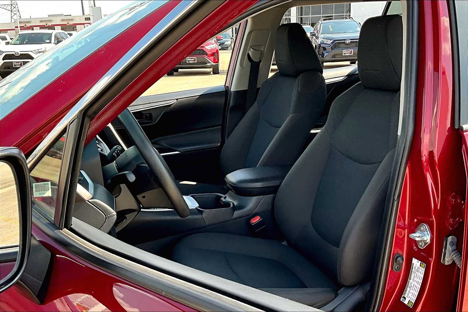 2024 Toyota RAV4 LE photo 5