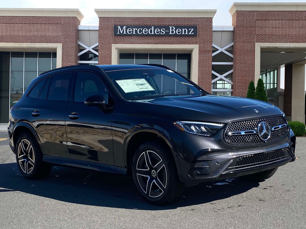 2025 Mercedes Benz GLC 300 4MATIC photo 3
