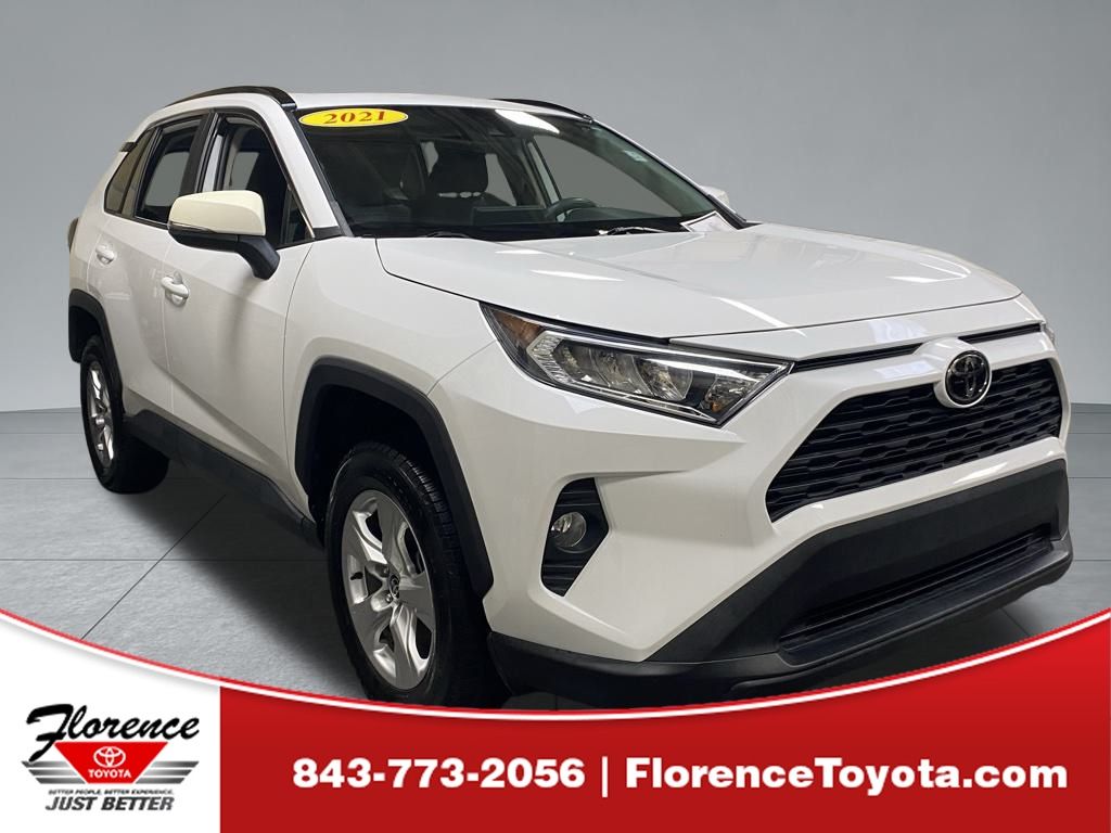 2021 Toyota RAV4 XLE's photo