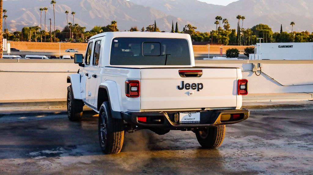 2025 Jeep Gladiator Sport S photo 4
