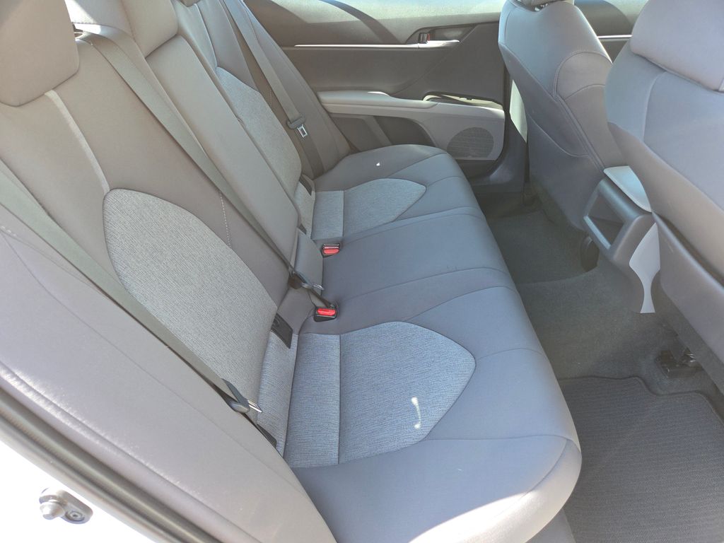 2023 Toyota Camry Hybrid LE photo 18