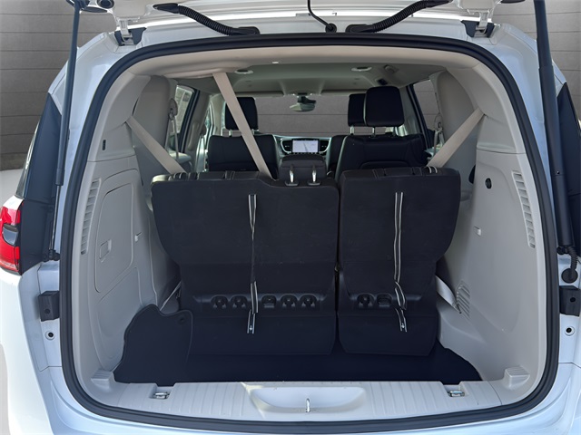 2024 Chrysler Pacifica Hybrid photo 11