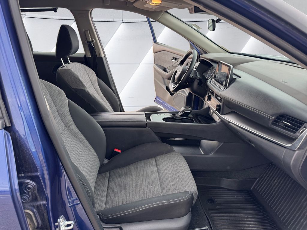 2023 Nissan Rogue SV photo 14