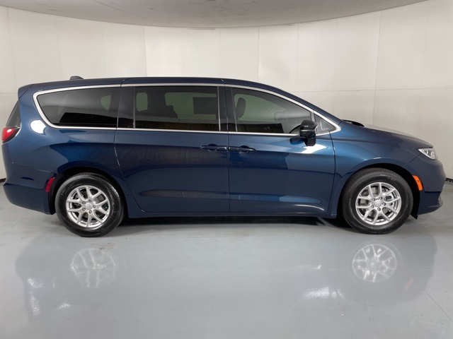 2025 Chrysler Pacifica photo 9
